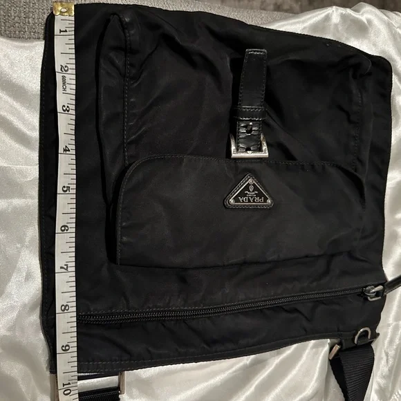 📸 More Pics of Prada Black Nylon Crossbody Bag - Picture 3 of 4